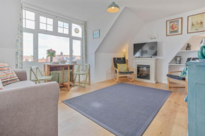 The Crows Nest - Apartment with great sea views- Crabpot Cottages Sheringham